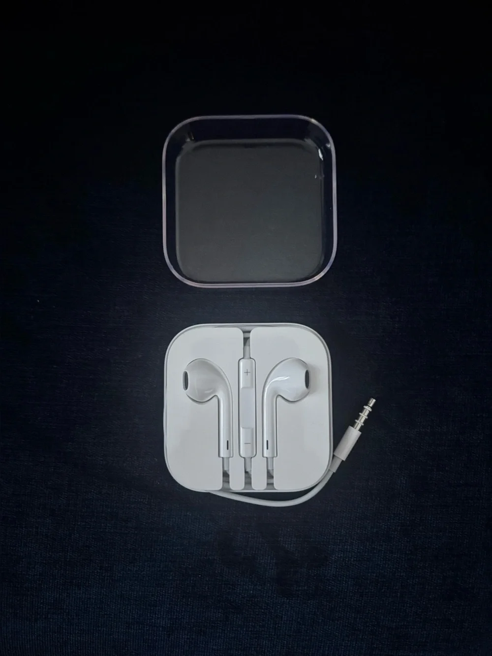 NEW Apple EarPods with 3.5mm Connector